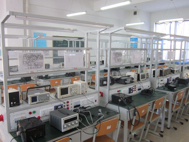 深耕技术沃土 电气工程系学子电子产品实训纪实